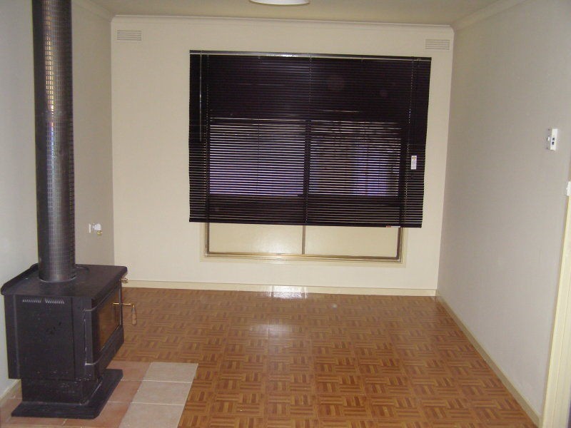 6 Ballantyne Crescent, Deniliquin NSW 2710