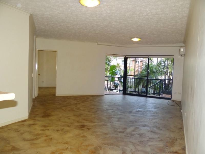 Unit 4/12 Tarcoola Crescent, Chevron Island QLD 4217