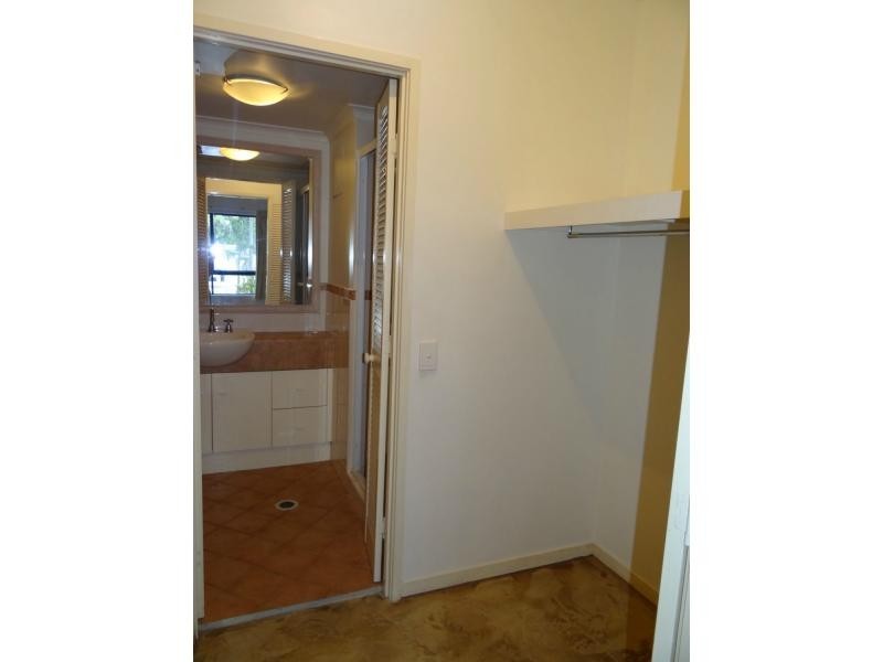 Unit 4/12 Tarcoola Crescent, Chevron Island QLD 4217