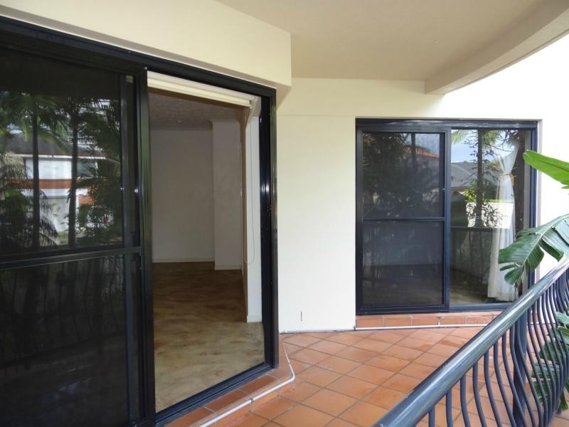 Unit 4/12 Tarcoola Crescent, Chevron Island QLD 4217