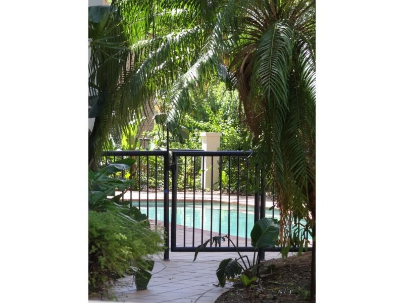 Unit 4/12 Tarcoola Crescent, Chevron Island QLD 4217