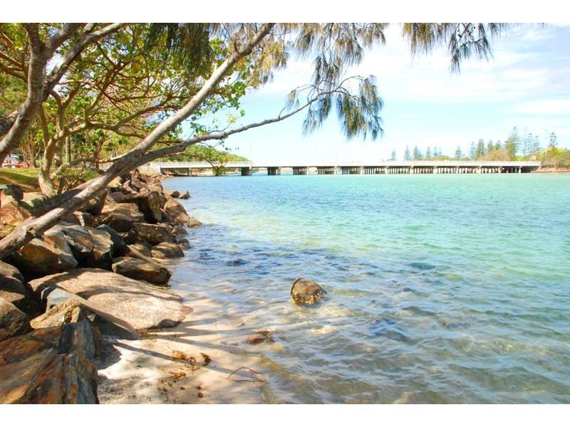 Unit 4/13 Awoonga Avenue, Burleigh Heads QLD 4220