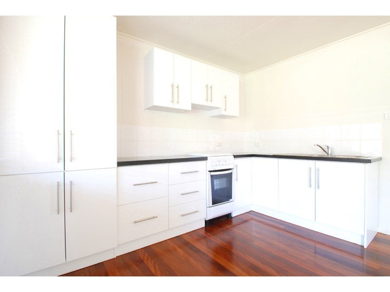 Unit 2/13 Awoonga Avenue, Burleigh Heads QLD 4220