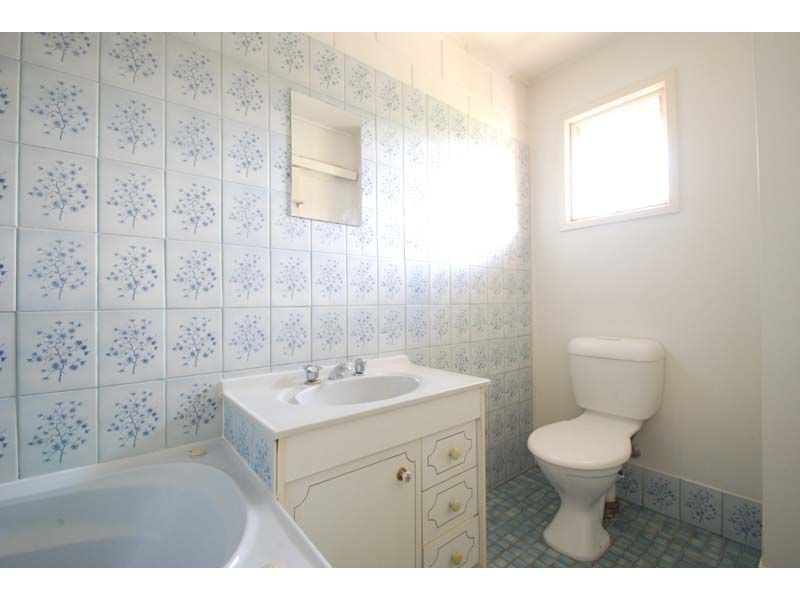 Unit 2/13 Awoonga Avenue, Burleigh Heads QLD 4220