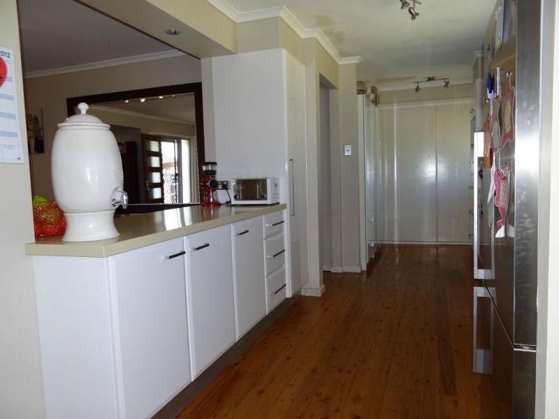 37 Banksia Broadway, Burleigh Waters QLD 4220