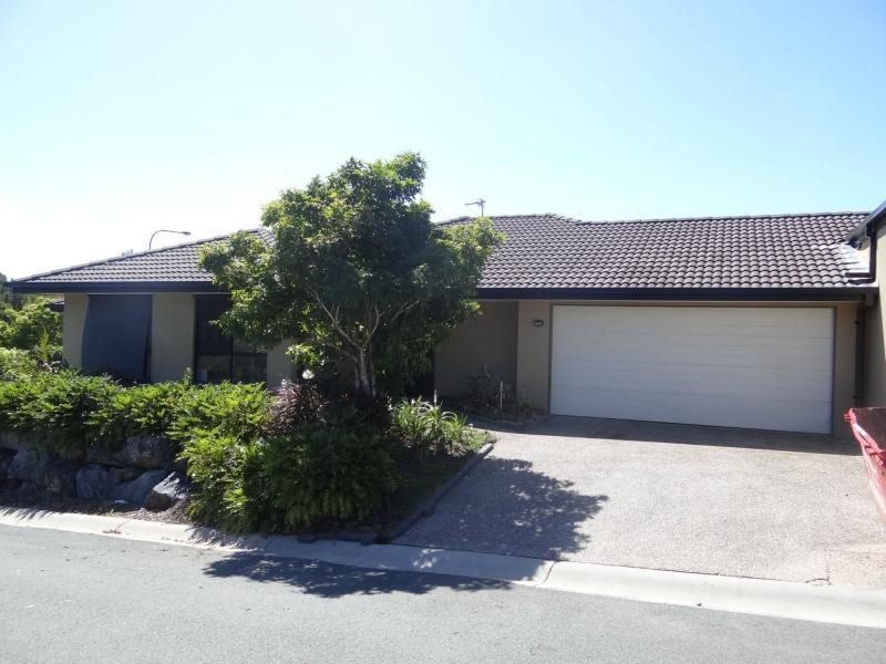Duplex 1/136 Pacific Pines Boulevard, Pacific Pines QLD 4211