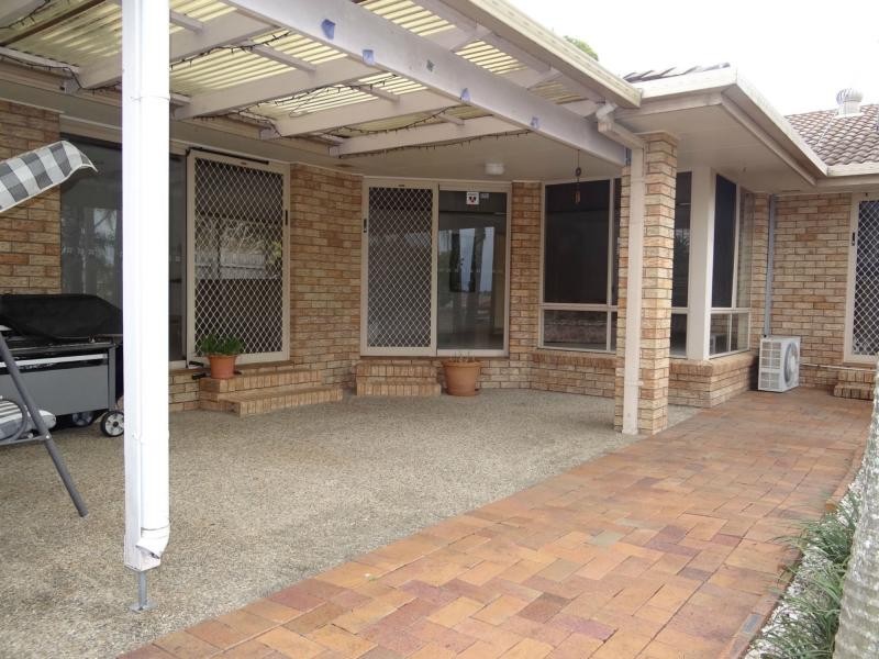 2 Ridgewood Court, Burleigh Waters QLD 4220