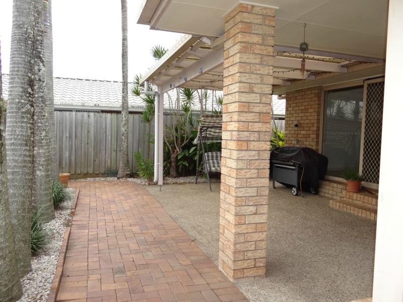 2 Ridgewood Court, Burleigh Waters QLD 4220