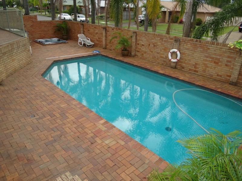 2 Ridgewood Court, Burleigh Waters QLD 4220