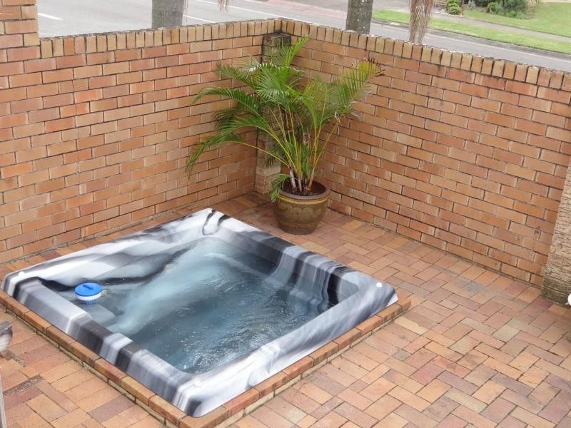 2 Ridgewood Court, Burleigh Waters QLD 4220