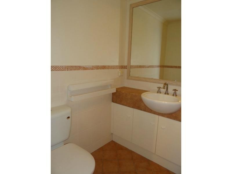 Unit 4/10-16 Tarcoola Crescent, Chevron Island QLD 4217