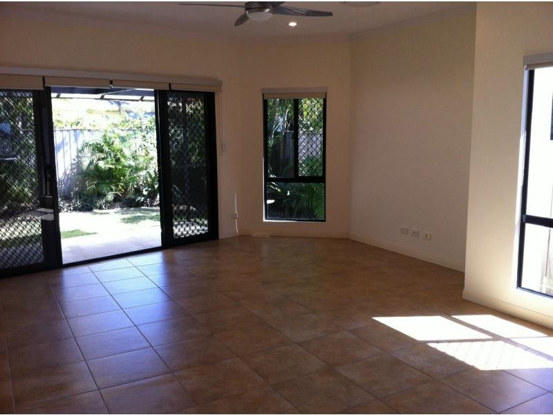 Duplex 2/15a Wyndham Street, Southport QLD 4215