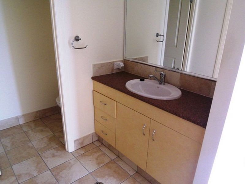 Duplex 2/15a Wyndham Street, Southport QLD 4215