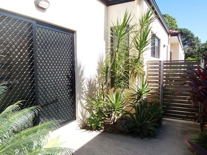 Duplex 2/15a Wyndham Street, Southport QLD 4215