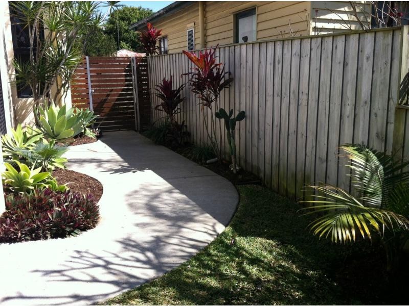 Duplex 2/15a Wyndham Street, Southport QLD 4215