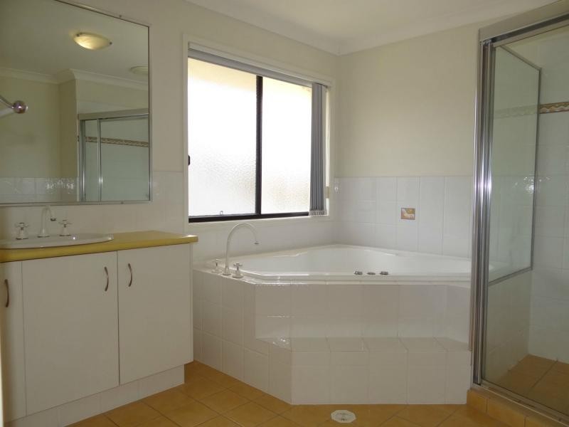 20 Tanzen Drive, Arundel QLD 4214