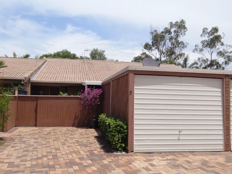 Unit 3/81 Olsen Avenue, Labrador QLD 4215