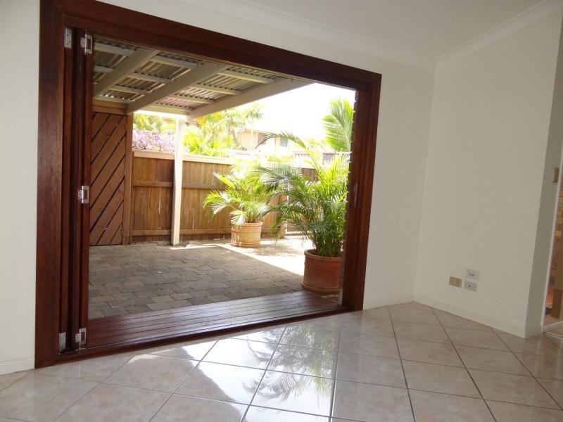 Unit 3/81 Olsen Avenue, Labrador QLD 4215