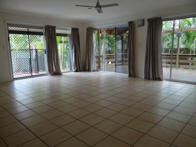 65 Alec Avenue, Mermaid Waters QLD 4218