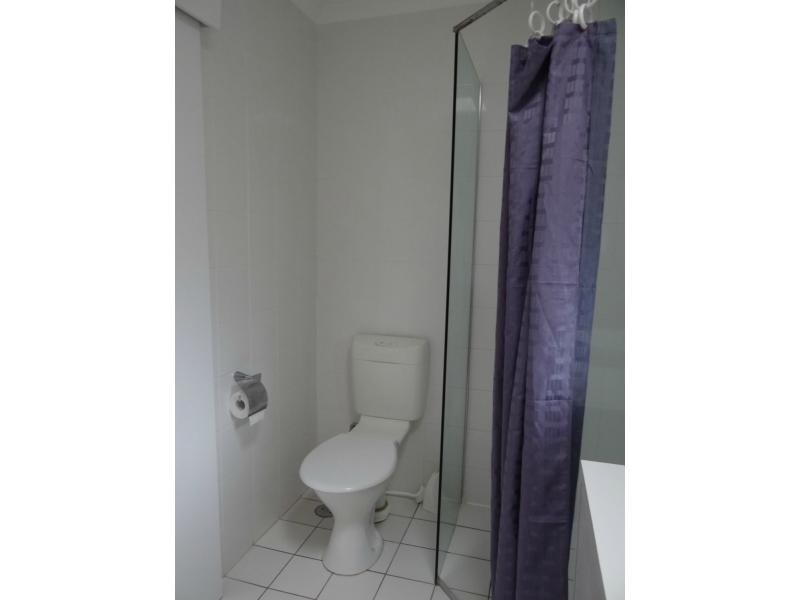 65 Alec Avenue, Mermaid Waters QLD 4218