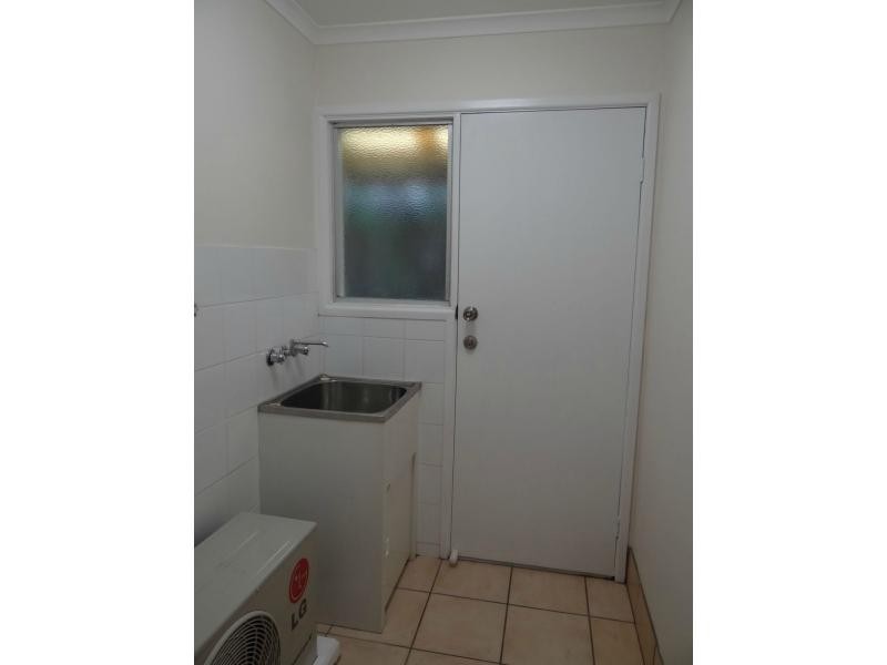 65 Alec Avenue, Mermaid Waters QLD 4218