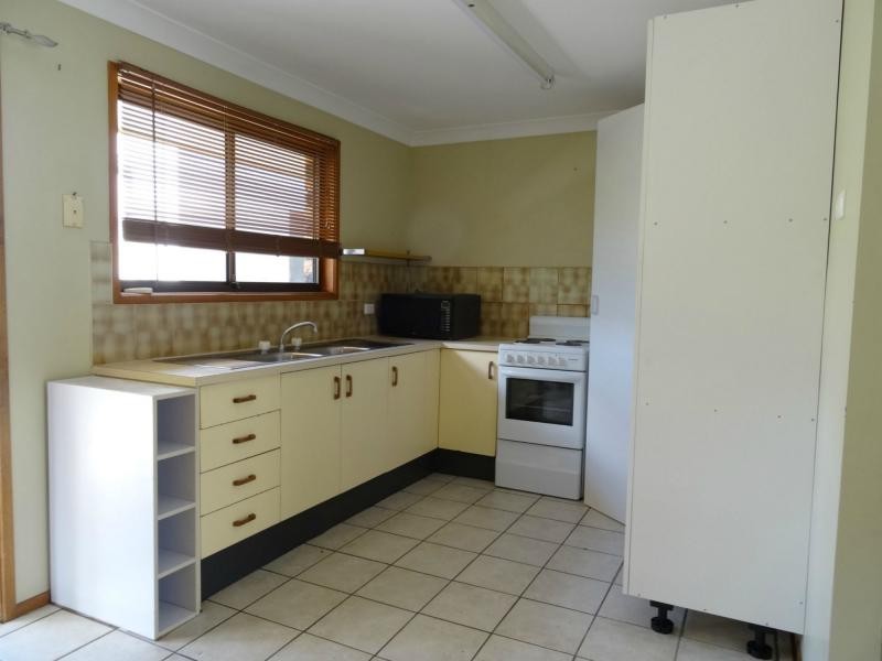 135 Kumbari Avenue, Labrador QLD 4215