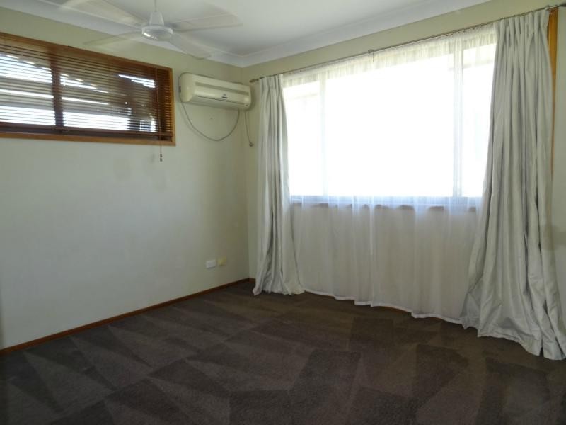 135 Kumbari Avenue, Labrador QLD 4215