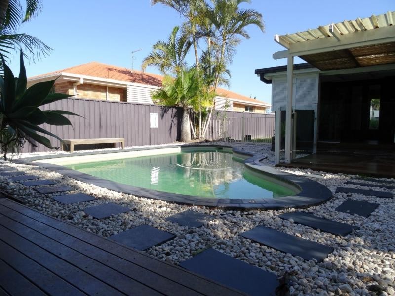 17 Razorbill Street, Burleigh Waters QLD 4220