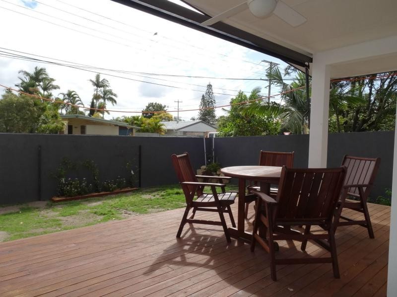 21 Clinton Avenue, Burleigh Waters QLD 4220