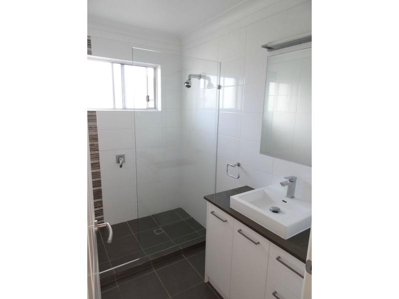 21 Clinton Avenue, Burleigh Waters QLD 4220
