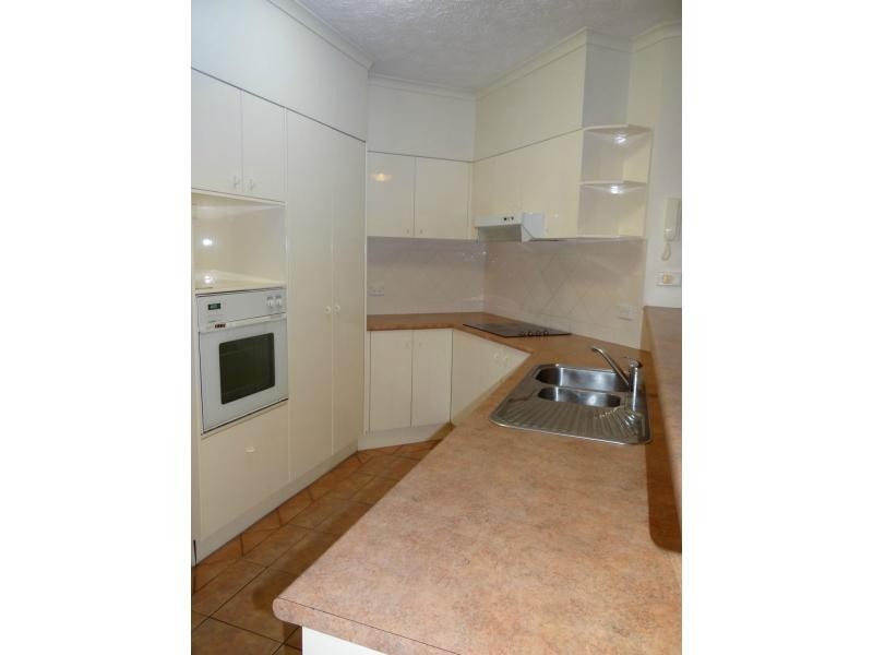 Unit 4/10-16 Tarcoola Crescent, Chevron Island QLD 4217