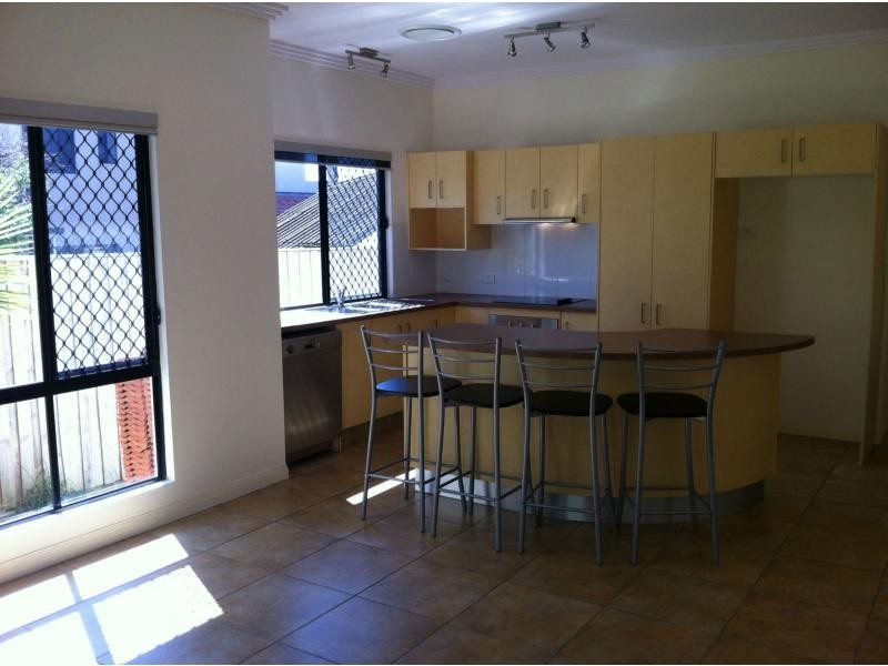 Duplex 2/15a Wyndham Street, Southport QLD 4215