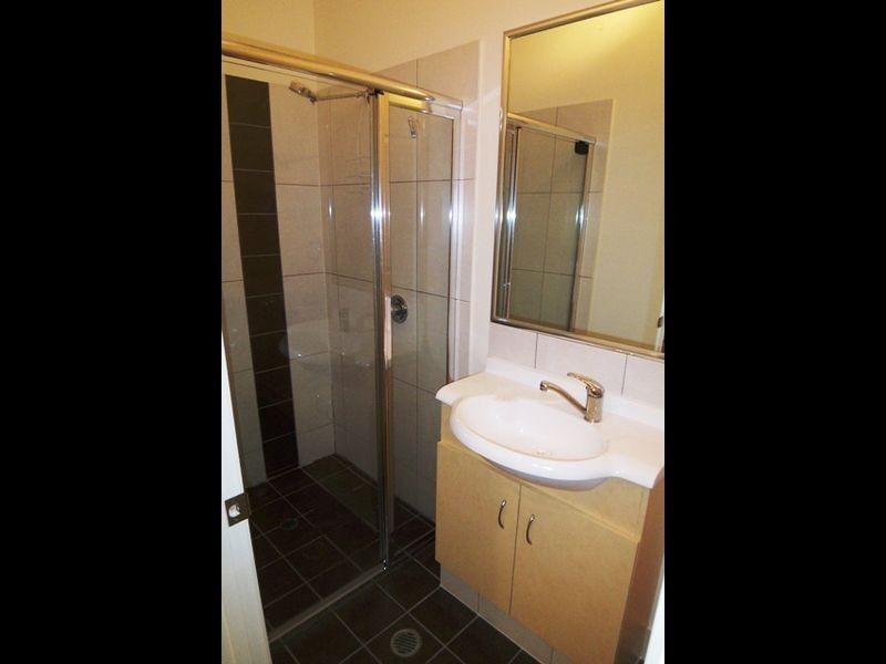 Duplex 2/15a Wyndham Street, Southport QLD 4215