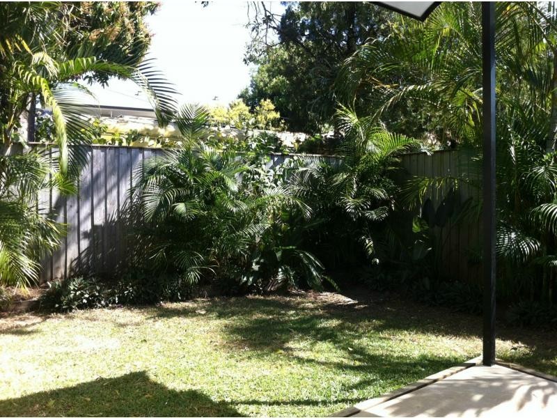 Duplex 2/15a Wyndham Street, Southport QLD 4215