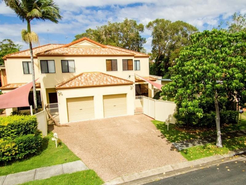 Duplex 2/10 Bright Avenue, Labrador QLD 4215