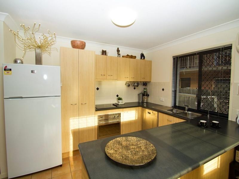 Duplex 2/10 Bright Avenue, Labrador QLD 4215