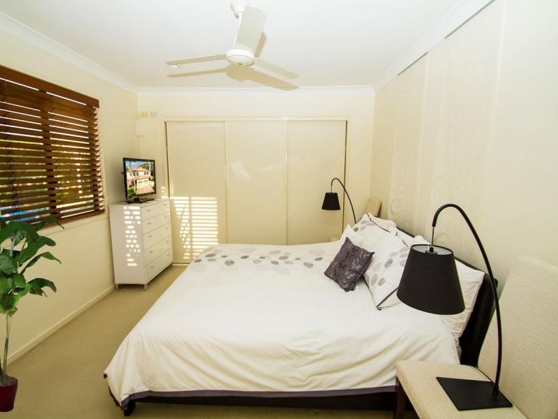 Duplex 2/10 Bright Avenue, Labrador QLD 4215