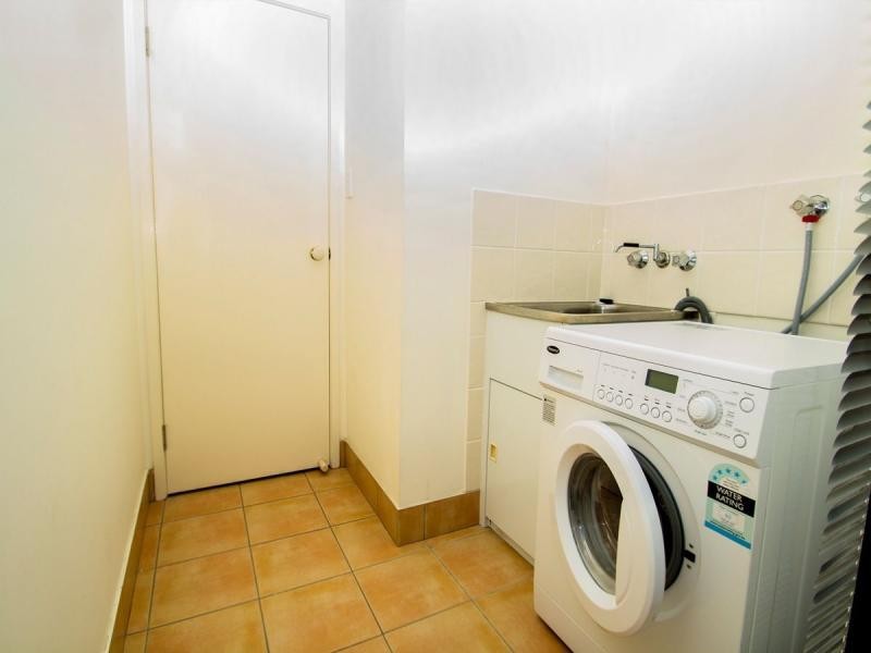 Duplex 2/10 Bright Avenue, Labrador QLD 4215