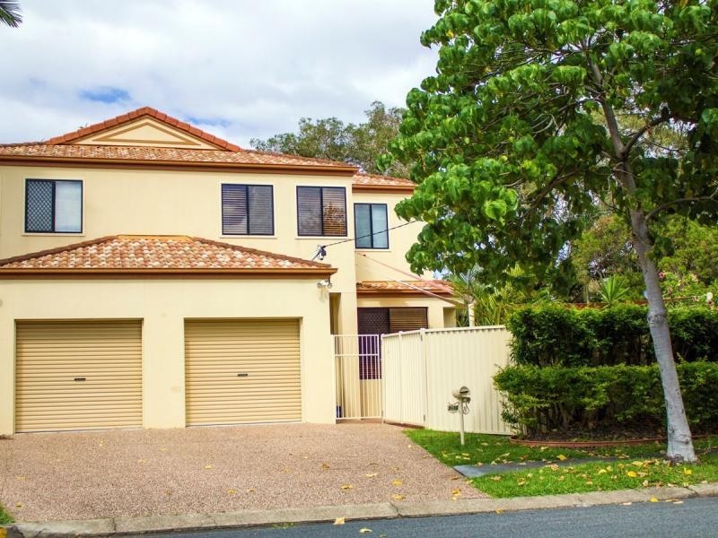 Duplex 2/10 Bright Avenue, Labrador QLD 4215