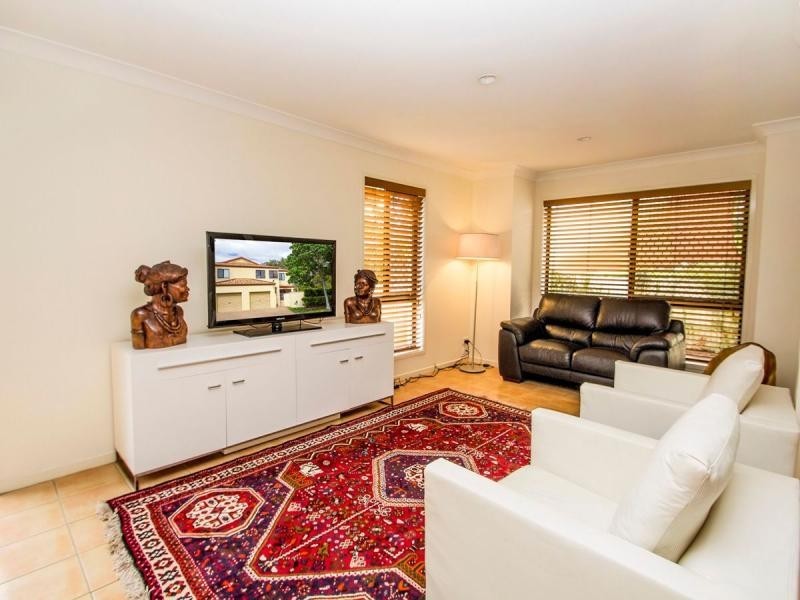 Duplex 2/10 Bright Avenue, Labrador QLD 4215