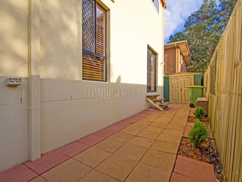 Duplex 2/10 Bright Avenue, Labrador QLD 4215