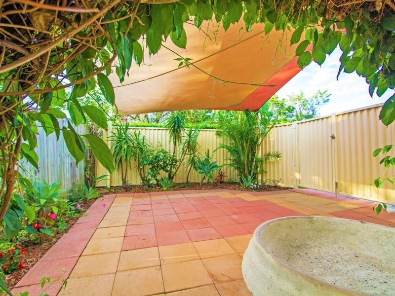 Duplex 2/10 Bright Avenue, Labrador QLD 4215