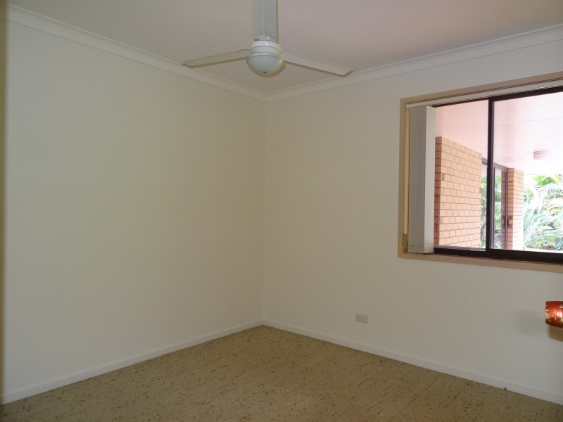 4 Yalgoo Ct, Mermaid Waters QLD 4218