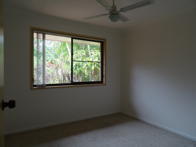 4 Yalgoo Ct, Mermaid Waters QLD 4218