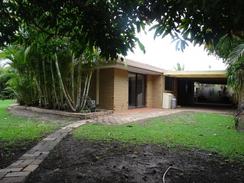 4 Yalgoo Ct, Mermaid Waters QLD 4218