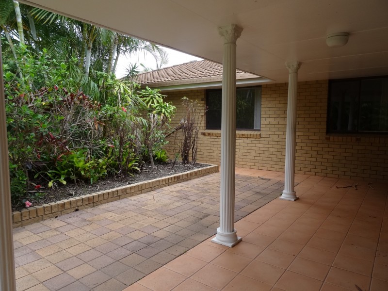 4 Yalgoo Ct, Mermaid Waters QLD 4218