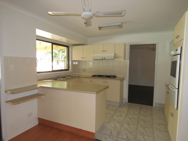 4 Yalgoo Ct, Mermaid Waters QLD 4218