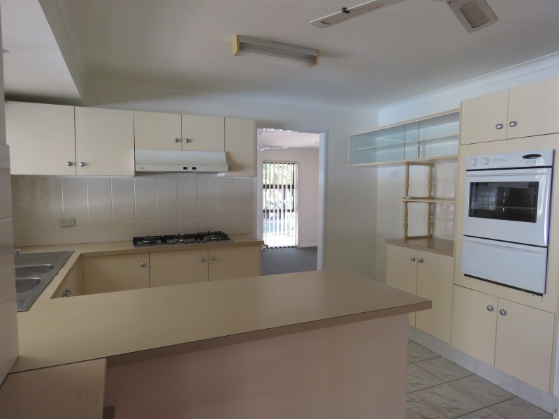 4 Yalgoo Ct, Mermaid Waters QLD 4218