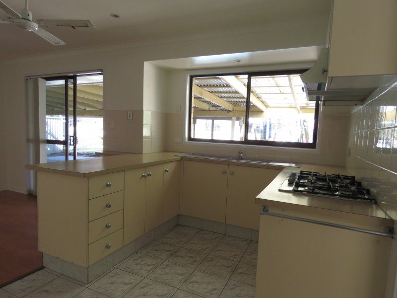 4 Yalgoo Ct, Mermaid Waters QLD 4218