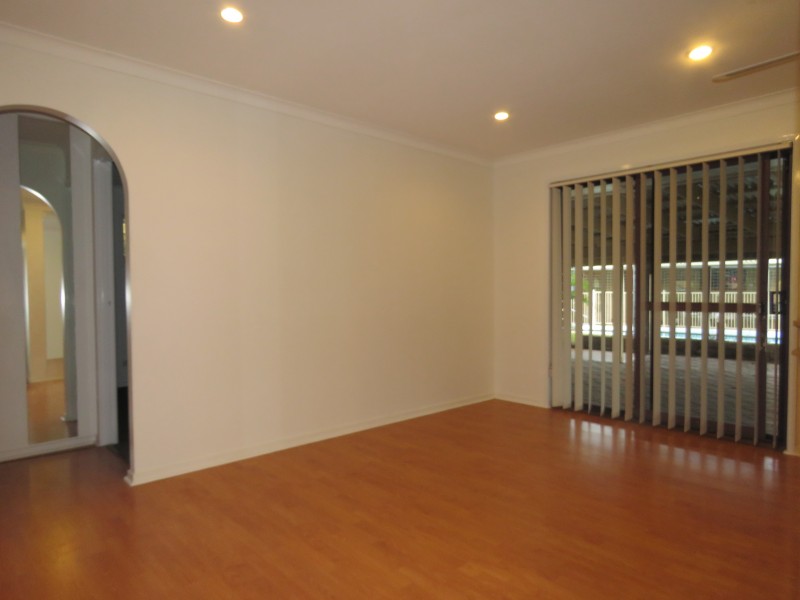 4 Yalgoo Ct, Mermaid Waters QLD 4218